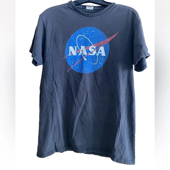 NASA T Shirt Mens Medium Dark Gray Blue Red. Preowned Loved T-Shirt Some Fading - Picture 1 of 7